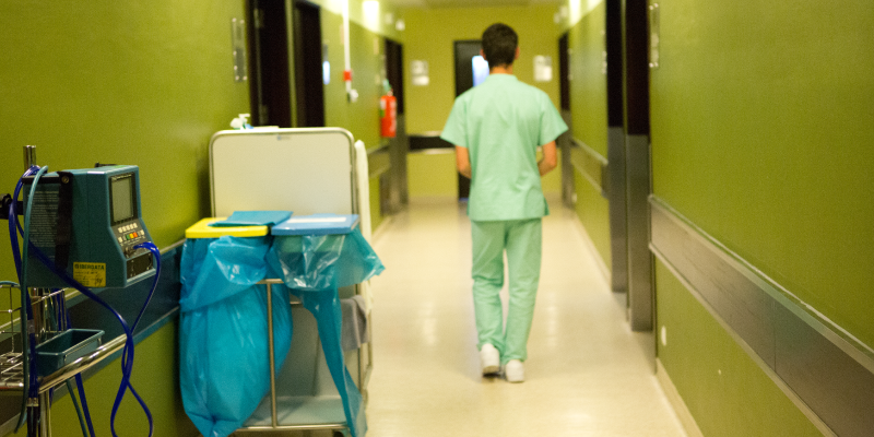 corredor-enfermeiro web